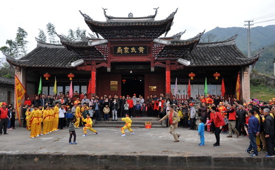 连城开展非遗民俗展演进景点活动2