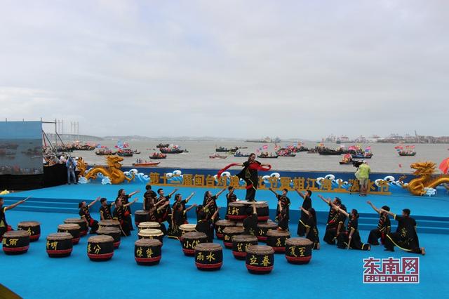 石狮:海上泼水、攻炮城 多彩民俗活动过端午