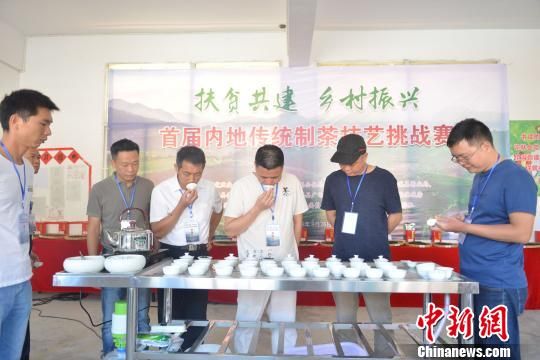 图为茶王赛现场。 陈德进 摄 图为茶王赛现场。 陈德进 摄