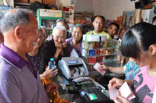 福建省农信系统在全省已布设1.38万多家农信支付便民点,实现便民服务“村村通”