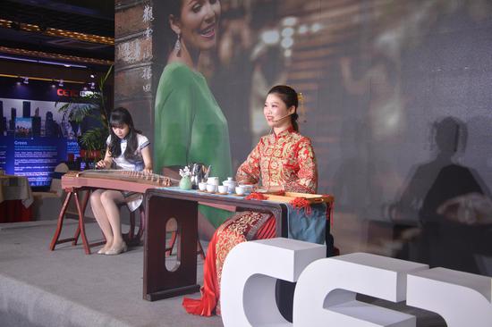 æ¿åç½è¶è¶èºä¸æ°å¨è¶è¶ç¤¼å¨ç°åºå±ç¤º