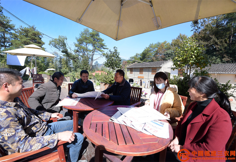 11月15日,政和县星溪乡东山村组织村民代表、党群工作者学习党的十九届六中全会精神。(黄杰敏 摄) (3).jpg