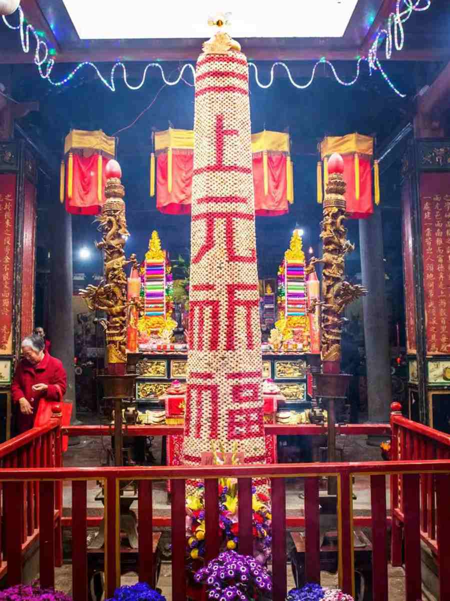 莆田“千面”元宵:轮番上演“上刀山下火海”绝技 莆田“千面”元宵:轮番上演“上刀山下火海”绝技