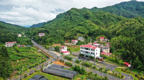 万安镇捷文村(李国潮摄)